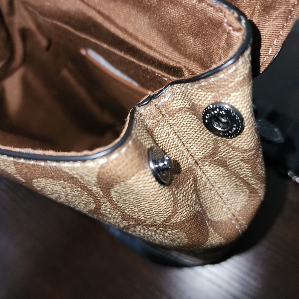 Coach Hudson - Small Sling BackPack In Signature Canvas Like New Without Tags - Picture 8 of 10